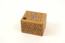 Push-Up Box by Yoshiyoki Ninomiya