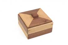 Maze Box (M-4-1) by Akio Kamei